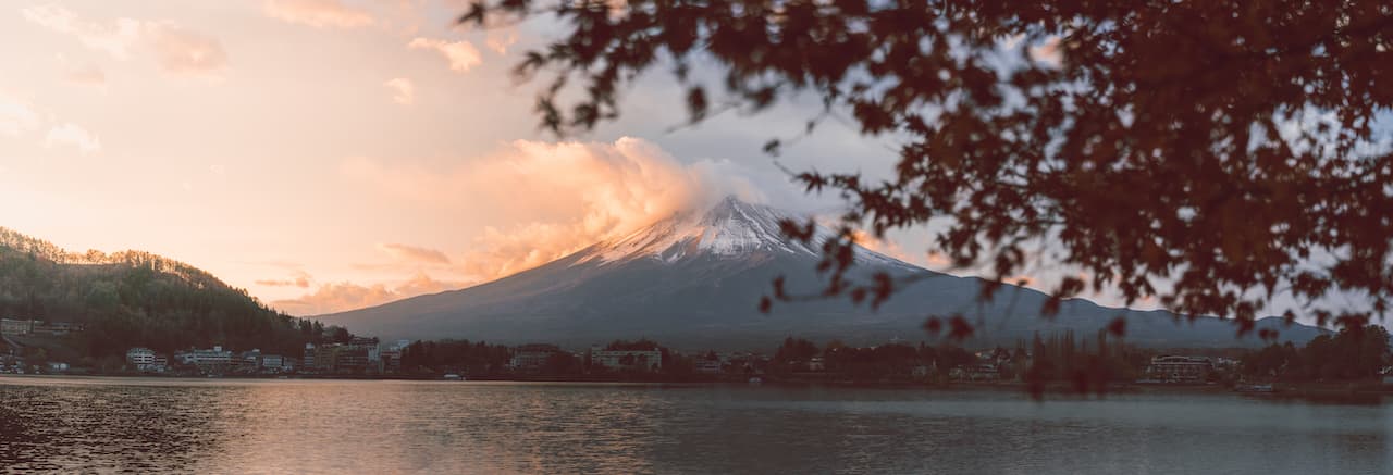 Fujisan Panorama with Autumn
Leaves