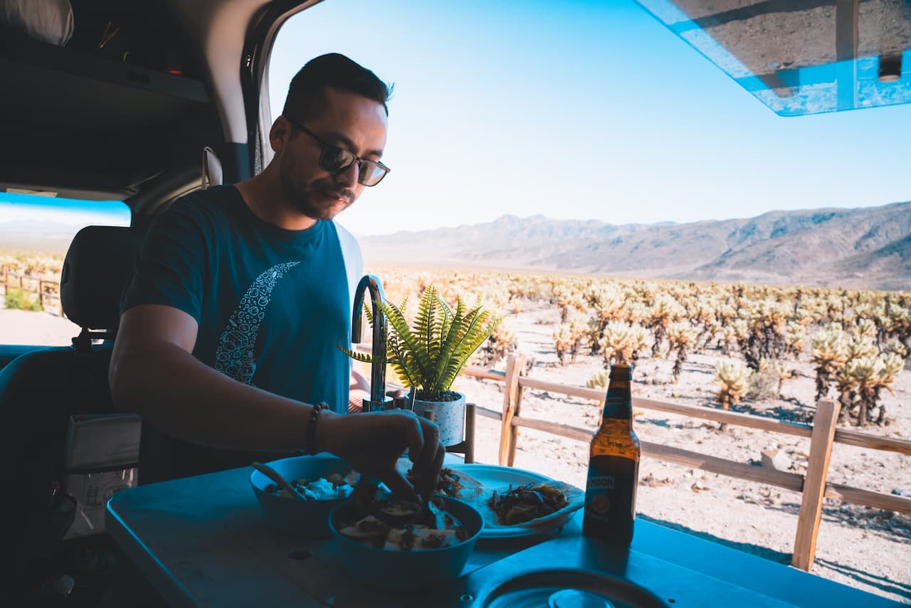 food truck
customer