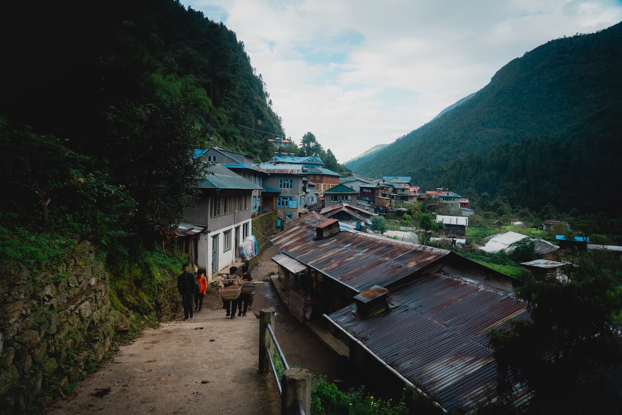 Phakding
Street